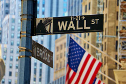 【米ニューヨーク証券業界のボーナス、平均額は3700万円】アナリストの年収は2400万〜3200万円、アソシエイトになると4100万〜7200万円を稼ぐ
