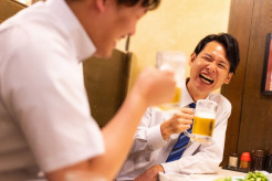 【飲みニケーション】「日本人はしつこく酒をすすめ合う」イエズス会宣教師もドン引きした「飲み会文化」の歴史
