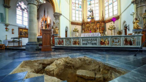 【国際】「三銃士」登場のダルタニャン、遺骨発見か　オランダの教会の下
