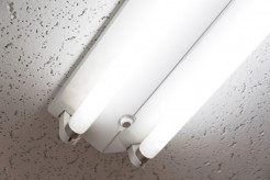【生活】蛍光灯が生産中止に→「LEDランプに替えれば問題ない？」プロに聞いたら、電気工事が必要だった！