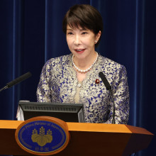 【女性自身】イケメン好きの噂も、 高市首相　ひな壇撮影で細野豪志氏を見つめ、デレデレ・・・Xで酷評 「女の目だわ」