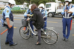 【交通違反】「自転車でスマホいじり＆酔っ払い走行はもうアウト！青切符で即罰金時代到来」
