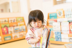 【相談】子どもが書店で絵本を読んでいる途中、ページを破ってしまいました。店員から「買い取りをお願いします」と言われたのですが、わざとではなくても定価で購入する必要があるのでしょうか？