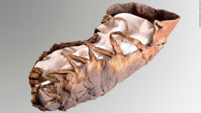 【発掘】２０００年前の子どもの靴見つかる、ひもも無傷で　オーストリア