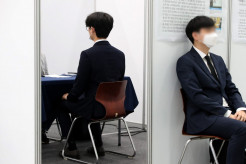 【韓国・若者の就職難】２０代の５人に１人だけが卒業後にすぐ就職、１０人中３人は初就職まで２年以上かかった
