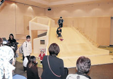 【石川】 珠洲に遊び場「すずっこひろば」開業　屋内型、大型滑り台など設置　ＣＯＭＰＬＥＸ寄付金活用
