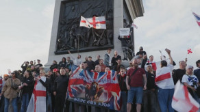 【イギリス・ロンドン中心部で反移民の大規模集会】11万人から15万人参加・・・デモ参加者 「この国はめちゃくちゃです、移民のせいだし、政府のせいでもある」 ★2