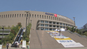 【福岡】「プロ野球の観戦中に男がたばこを吸っていた」ホークス対西武の試合中に観客席で男子大学生の背中を蹴ったか　62歳男を逮捕「ほどけた靴ひもを結び直そうとして体勢が崩れた」