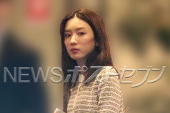 【田中圭との不倫報道】永野芽郁、頬がこけ、目元を腫らして…移動時には厳戒態勢「事務所車までダッシュ」《憔悴の近影》