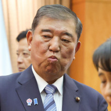【乾杯】石破首相　ご成年祝う昼食会で主賓の悠仁さまより先にグラスに口をつける→マナー違反と波紋…「もう非常識過ぎて笑っちゃった」