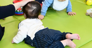 ［社説］子育ては社会全体の責任だ