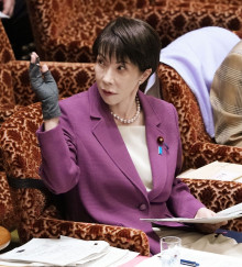 【政治】高市早苗首相が居残る総理執務室の「隠し部屋」　資料読みで電話は無視、タバコを吸い続け…《高市官邸・深層レポート》