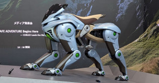 【経済】人が乗れる四足歩行ロボ「CORLEO」、2035年に製品化へ　川崎重工