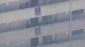 【大阪】「父が母を刺した」と通報…55歳女性が腹を刺され死亡　無職の58歳男を現行犯逮捕「もみくちゃになり刺さってしまった」と容疑否認　貝塚市の集合住宅