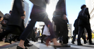 【世論調査】労働時間規制の緩和、賛成64%・反対24%
