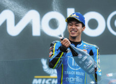 【MotoGP】小椋藍が3位ゴール　14年ぶりの日本人選手表彰台「最終ラップまで速く走れ、うれしい結果になりました」アプリリア車両が初めて表彰台を独占
