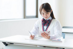 【教育】急増する「自分の頭で考えない子」。すぐ検索が当たり前に…スマホ時代の“親切すぎる教育”が奪った力