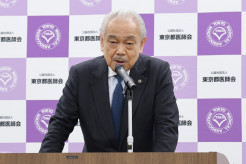 【東京都医師会】「コロナワクチン接種を受けていただきたい、アメリカのデータで年齢別にコロナワクチンの接種状況と入院の関係を見ると、接種していない方はどの年齢層も入院患者数が多くなっている」