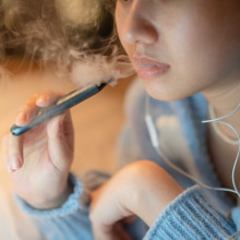 【国際】3年間毎日「電子タバコ」を吸い続けた17歳少女が「ポップコーン肺」に…母が明かす“見えなかった異変”