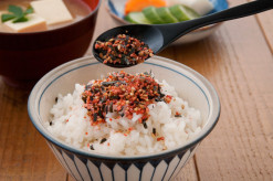 【食】コメ不足でも売り上げは過去最高「ふりかけ」　大人気の意外な理由