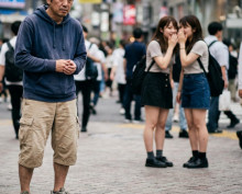 【恋愛】中年男性への「恋愛差別」が許されてしまう理由。「ハーフパンツきもい」「パーカーきもい」“おじさんイジメ”は社会構造が生み出していた