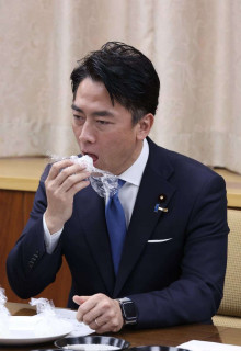 【政治】「次の首相」小泉進次郎氏がトップに　備蓄米効果？　高市氏を逆転