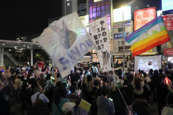 【反戦デモ】「大人のみなさん政治に関心を持ってください」国会前で反戦デモ...高校生が訴え　中野駅周辺での連帯企画に300人