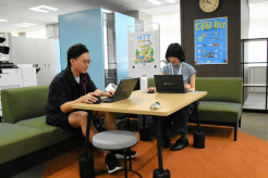 【物議】東京クールビズで解禁『ハーフパンツおじさん』に「すね毛が不快」の声　『パーカー論争』より厄介な「生々しさ」