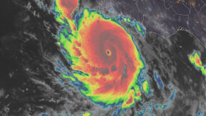 【中心気圧は892hPa、最大風速は80m/s】いきなりカテゴリー5に発達　ハリケーン「ポロ」、スーパーエルニーニョの影響で異常な勢力