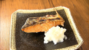 【🐟】「もう…高級魚になっちゃった」庶民の味サケが歴史的不漁　鮮魚店は1匹7000円〜1万円にも　サイズも「3キロ以下」で親が小型化