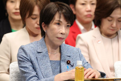 【政治】「手元と足元がブルブル震え…」　“禁煙宣言”の高市首相は「まだたばこをやめていない」　周囲は「グッタリした様子を隠し切れなくなっている」