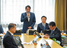 【政治】なぜいま自民党が「違法外国人ゼロ」を公約に？　治安悪化の数字を示さず、一般ウケを競うようでいいのか