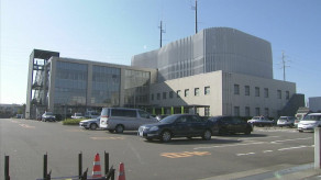 【社会】 早朝、荷台にタイヤを載せて走る軽トラックが… 不審に思った警察官が“とっさの判断” タイヤ3本を盗んだ疑いで72歳男を逮捕　新潟・上越市