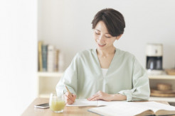 【趣味や推し活が国を潰す】「超ソロ社会」に突き進む日本、2040年には『半分が独身』へ…趣味に全力投球で結婚しない大人たち