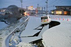 【八戸震度６強】のり面崩落、トンネル亀裂、橋断裂…　烈震、インフラ直撃