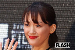 【芸能】 綾瀬はるか、まさかの「葉っぱ隊」コス披露…久々のコメディも “アラフォー独身役” に「現実味ない」との声