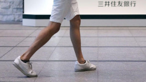 【東京都】猛暑で男性のハーフパンツ勤務を推奨　女性からは「スネハラ」との声も