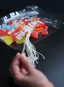 【アメ】原料高騰で…駄菓子の定番「糸引きあめ」、唯一のメーカーが廃業