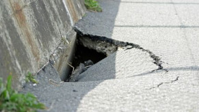 【経済】老朽化で道路陥没…Z世代「年収500万でもブルーカラーは嫌」が引き起こす「インフラ整備は後回し」の実情