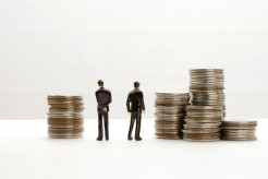 【解説】40代の平均貯蓄額が「944万円」と知り愕然…！ しかし中央値は「250万円」とも聞きました。「平均値・中央値」で乖離が生じるのはなぜですか？