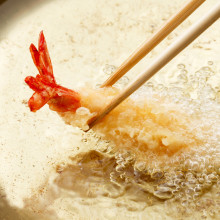 【マナー】「海老を天つゆで食うなんて店に失礼」高級天ぷら店のカウンターで常連客が「マナー警察」化