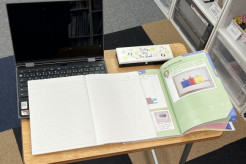 「こんなん全然ダメ」ヒット作生んだ娘の”ダメ出し”　PCが落ちない机 「天板拡張くん」発案者が語る秘話。