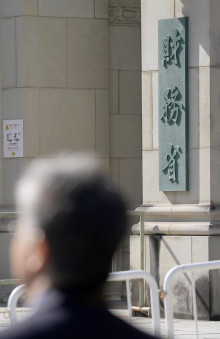 【財務省】国の借金、過去最大1342兆円　25年末、国債依存の構図続く