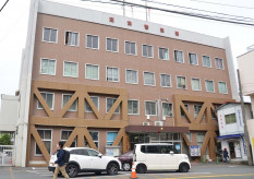 【ＪＲ南武線】踏切の人身事故、死亡した２人は長女と長男か　現場には遺書も　川崎の住宅に９１歳女性遺体