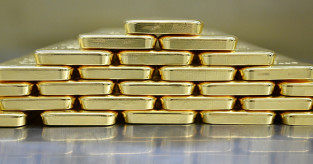 【金・銀が最高値、プラチナも最高値】地政学リスク,、安全資産需要の高まり・・・金は年初来７２％上昇、銀は年初来１５８％上昇