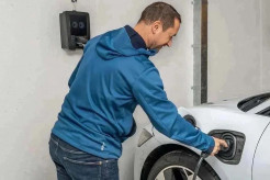 【電気自動車】なぜ「EVを買ったオーナー」は頭を抱えているのか？ 残価率36%という現実！