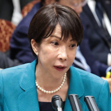 【女性自身】「出す意味がわからない」映像のプロも苦笑…高市首相NY到着時の“エアお手振り”写真に猛ツッコミ…広報予算72億円要求も厳しい視線
