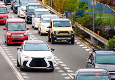 【車】渋滞しているのに「謎の車間距離を開けるクルマ」が前に…。なぜ適切な距離を保てないのでしょうか？