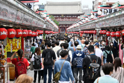 【国際】「スタバで酒盛り」「世界遺産で排便」　中国人の“観光公害”、次なる被害者は韓国　「ソウルでは『中国は出ていけ』とデモが」